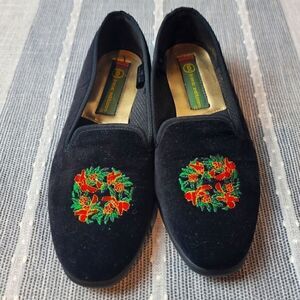 BASIC EDITIONS Christmas Wreath Loafers